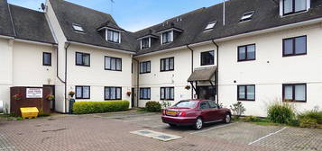 Flat for sale in Gloucester Road, Littlehampton BN17