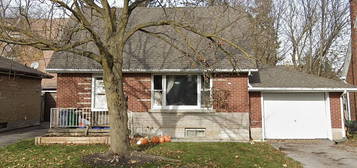 104 Pattandon Ave, Kitchener, ON N2M 3S5