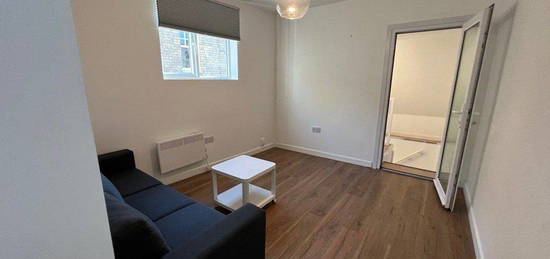 Flat to rent in Hornsey Road, London N7