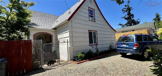375 N 1st St, Creswell, OR 97426