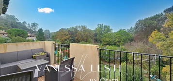 APPARTEMENT 3 CHAMBRES - TERRASSE VUE SUR JARDIN