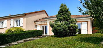 Maison individuelle de 2003, 3 chambres, vue dégagée, proche VICHY