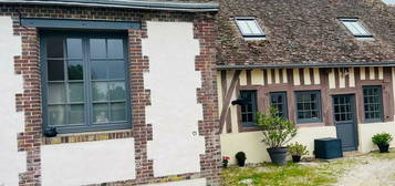 Maison 3 pièces de 103 m2 château d'Abondant centre avec espace extérieur, calme