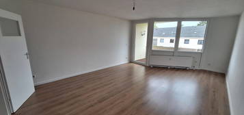 4 Raum Wohnung mit Balkon frisch renoviert