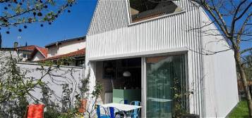 Maison d'architecte avec jardin et garage
