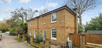 3 bed semi-detached house for sale