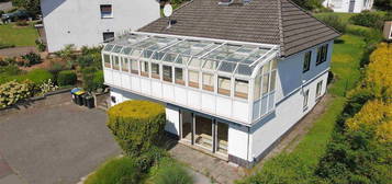 Gepflegter Bungalow mit großem Wintergarten in allerbester Lage