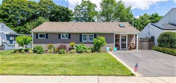 36 N Millpage Dr, Bethpage, NY 11714