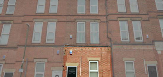 Flat to rent in Peveril Street, Nottingham NG7