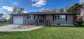 109 N Owen Ave, Sutton, NE 68979