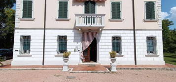 Villa in vendita in via Ravenna