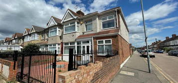 Terraced house to rent in Gordon Road, Ilford IG1