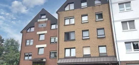 Große leerstehende 3,5 Zi.- Wohnung in ruhiger Top-Lage mit großem Balkon und Garage