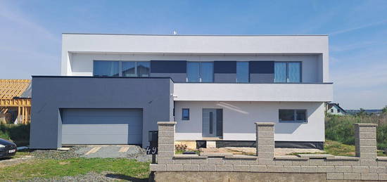 Prodej  rodinného domu 344 m², pozemek 980 m²