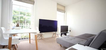 Flat to rent in St. Georges Place, Cheltenham, Gloucestershire GL50