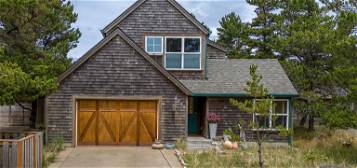 5795 Barefoot Ln, Pacific City, OR 97135