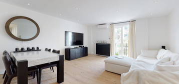 Flat to rent in Alberts Court, 2 Palgrave Gardens, London NW1