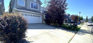 8431 18th Ave SW, Edmonton, AB T6X 0R7