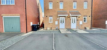 3 bedroom semi-detached house to rent