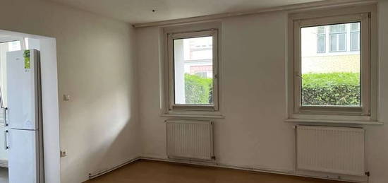 Wohnen mit Blick ins Grüne und U-Bahn-Anbindung - 2-Zimmer Wohnung in EG, 1130 Wien für 160.000,00 EUR