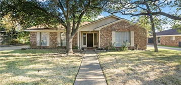 1117 Merry Oaks Dr, College Station, TX 77840