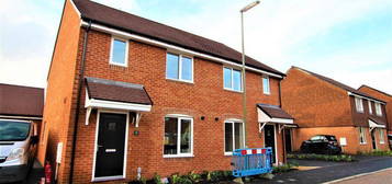 3 bedroom semi-detached house to rent