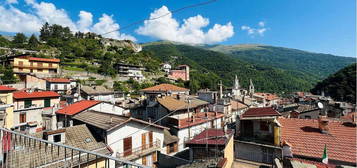 Casa di 6 vani e terrazzi panoramici su Ormea.