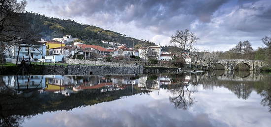 Arrendamento de  Moradia geminada  na rua Quebra Costas, 25