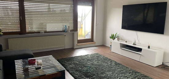 Vollständig renovierte 2-Raum-Wohnung mit Balkon und Einbauküche in Friedrichsthal