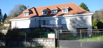 Maison en pierre de lave des volcans d’Auvergne