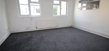 Flat to rent in Southampton Street, Reading RG1