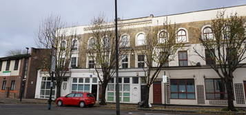 Duplex to rent in Isledon Road, London N7