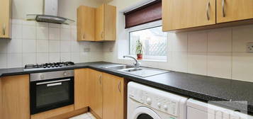 Terraced house to rent in Douglas Road, Nottingham NG7