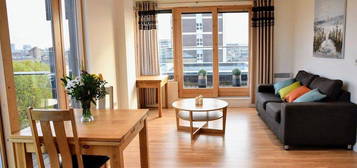 Flat to rent in Cobblestone Square, London E1W