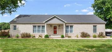 25 Rosewood Dr, Maryville, IL 62062