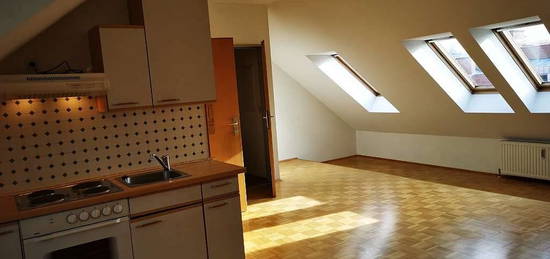 Lichtdurchflutete Dachgeschoßwohnung