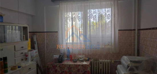 Apartament 4 camere de vanzare Piata Bobocica