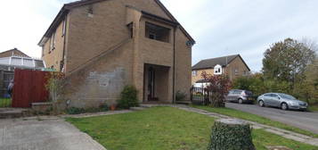 Studio to rent in Heather Close, Carterton, Oxon OX18