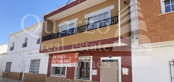 Chalet adosado en venta en Barrax