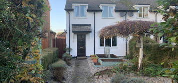 3 bedroom semi-detached house to rent