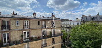 RUE CAULAINCOURT  CÔTÉ JUNOT /MONTMARTRE