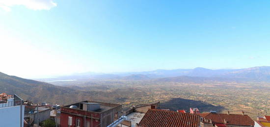 Casa indipendente su quattro livelli a Baunei