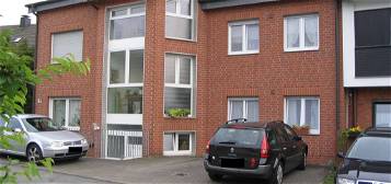 Moderne und freundliche DG-Wohnung mit 2 Zimmern und EBK in Leichlingen