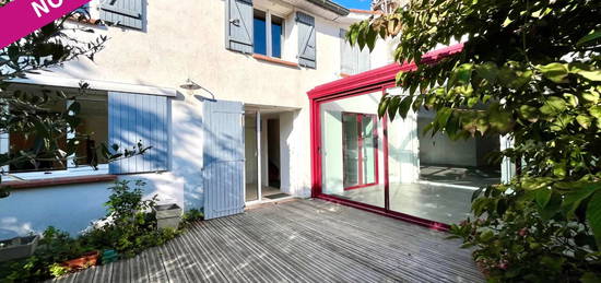 Superbe Maison 8 Pièces de 230 m² avec Jardin et 2 Garages.