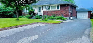 491 Fairlawn St NW, Oshawa, ON L1J 4R5