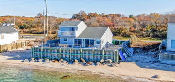 58425 Route 48, Greenport, NY 11944