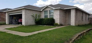 728 Riverflat Dr, Fort Worth, TX 76179