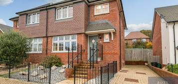 3 bed semi-detached house for sale