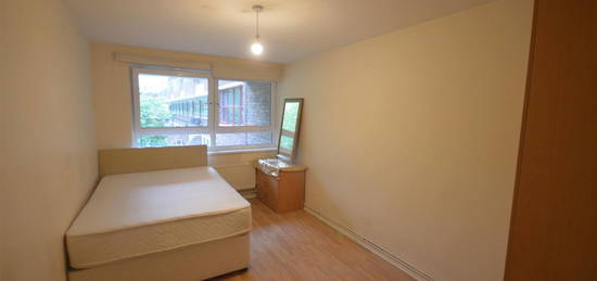 Shared accommodation to rent in Tayport Close, London N1