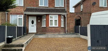 3 bedroom end of terrace house